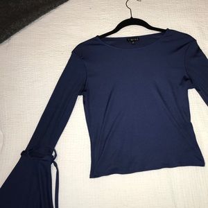 M, long sleeve Navy blue top
